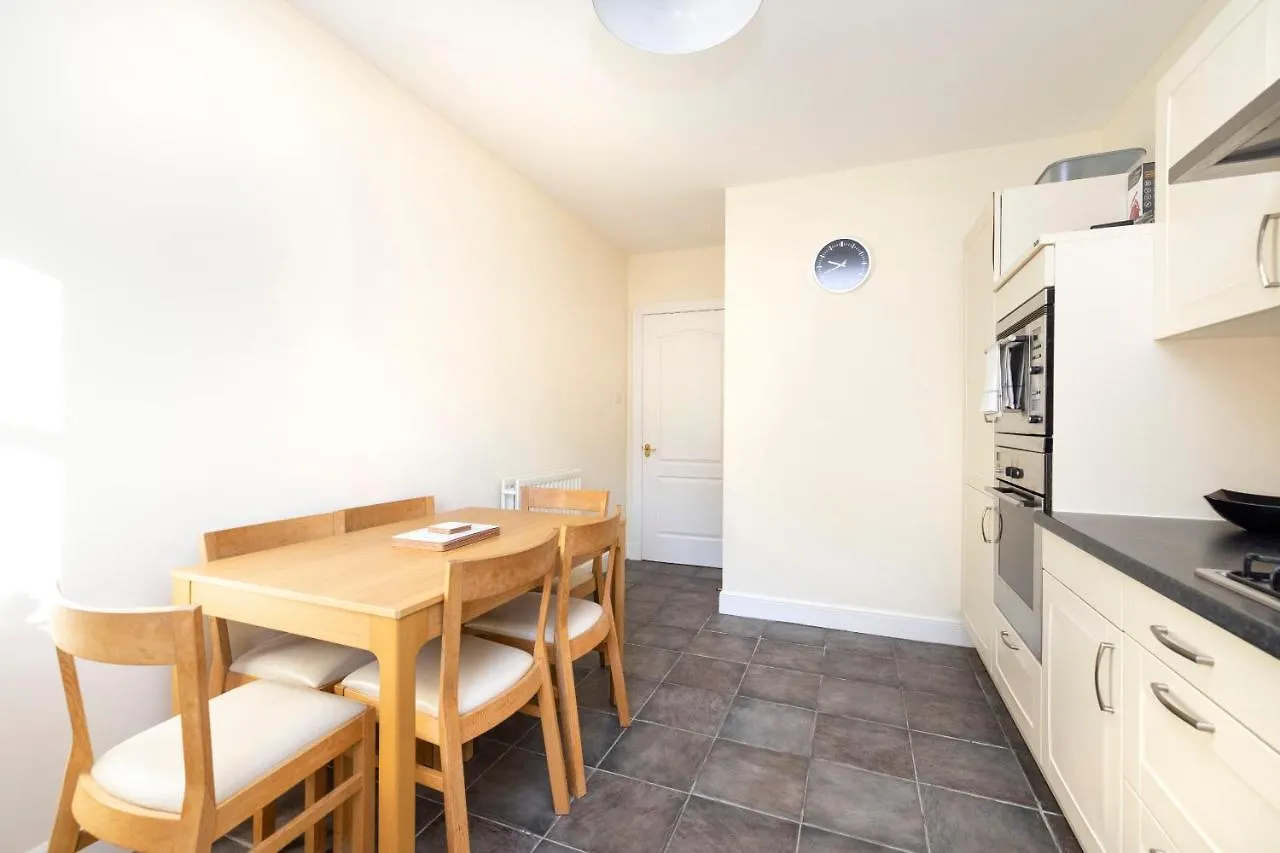 Ferienwohnung Joivy Modern Flat With Free Parking Edinburgh Apartment